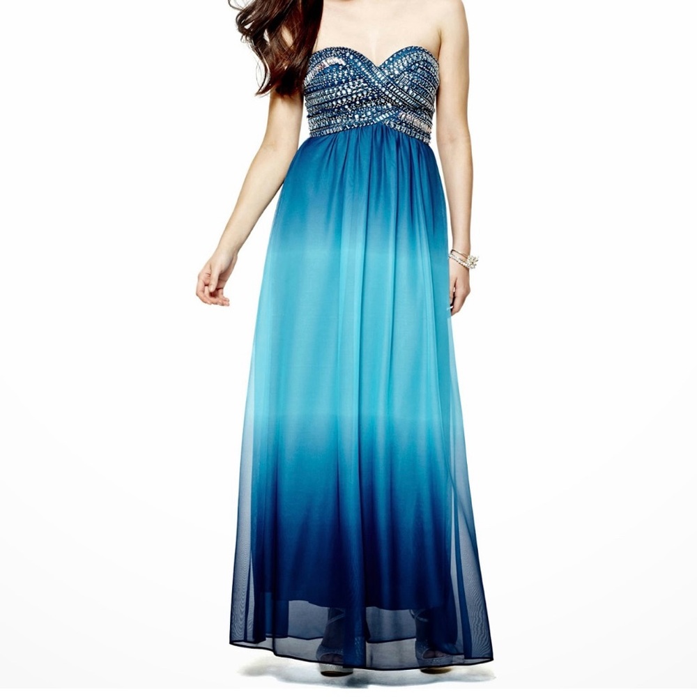 B.Smart Elegant Blue Strapless Dress